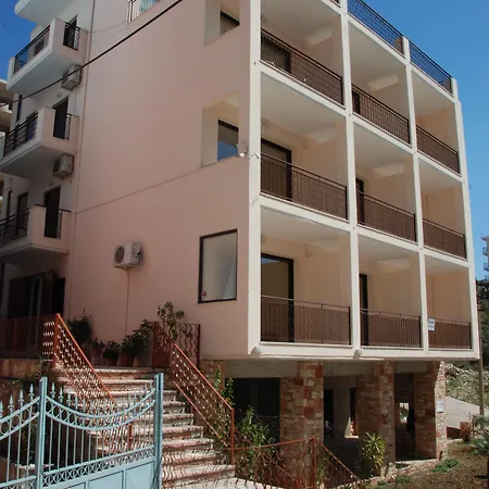 Nikos And 3* Sarandë