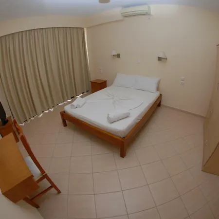 Nikos And Hotel 3*