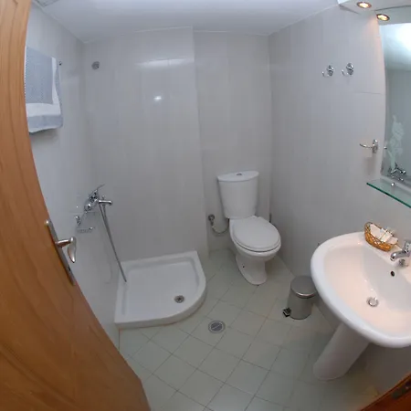 Nikos And Hotel 3*