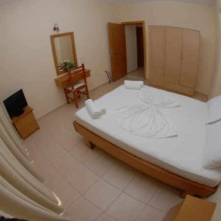 Nikos And Hotel 3*