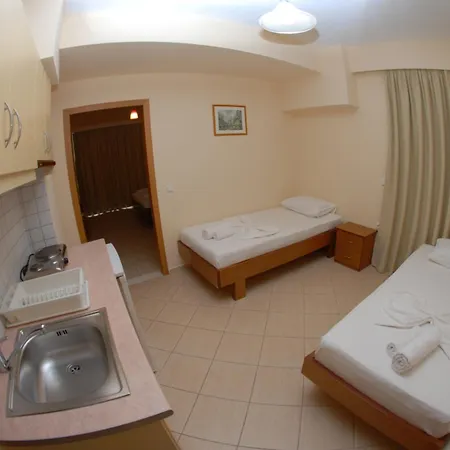 Nikos And Hotel 3*