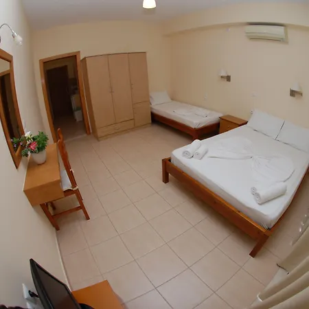 Nikos And 3* Sarandë