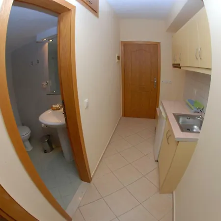 Nikos And Hotel 3*
