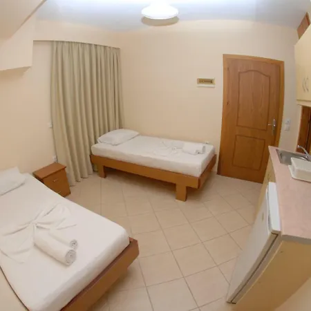 Hotel Nikos And Sarandë